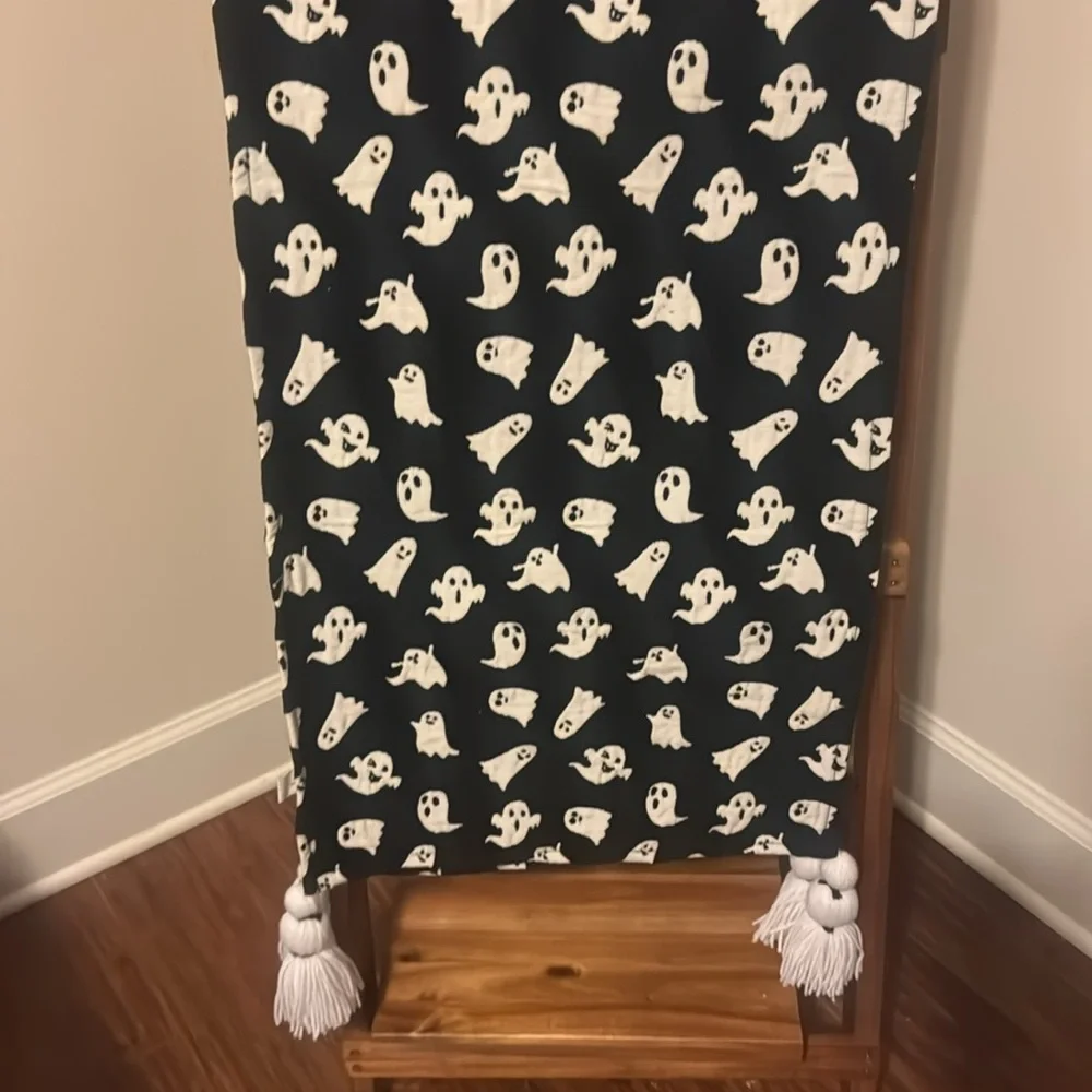 FEELIN' SPOOKY Ghost Table Runner With Oversized Tassels - 16